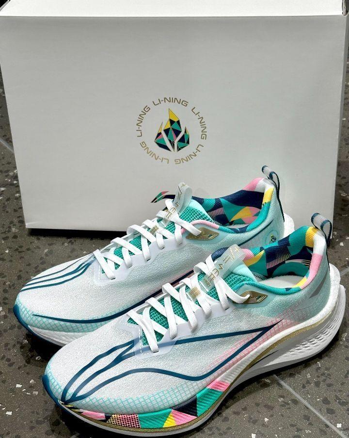 LiNing李宁 赤兔7 pro 䨻 高回弹 轻量透气 专业竞速减震防滑 低帮跑步鞋 男款 白绿色